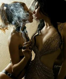 Smoking Sexy lóri Twitter: "Stunning #beauty. #smokingfetish https://t...
