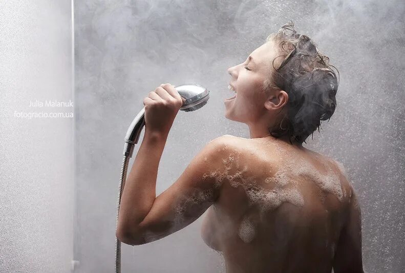 фотосессия под душем. приколы девушек душе. ангелина жули. приколы девушек душе. девочка моется в душе.