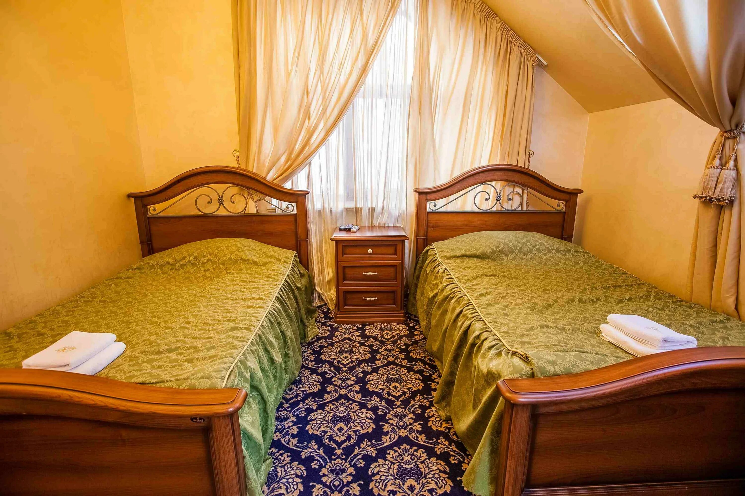 Отель кристалл домбай номера. Гостиничный комплекс домбай. Бостан 3* домбай. Отель кристалл домбай. База гоначхир домбай.