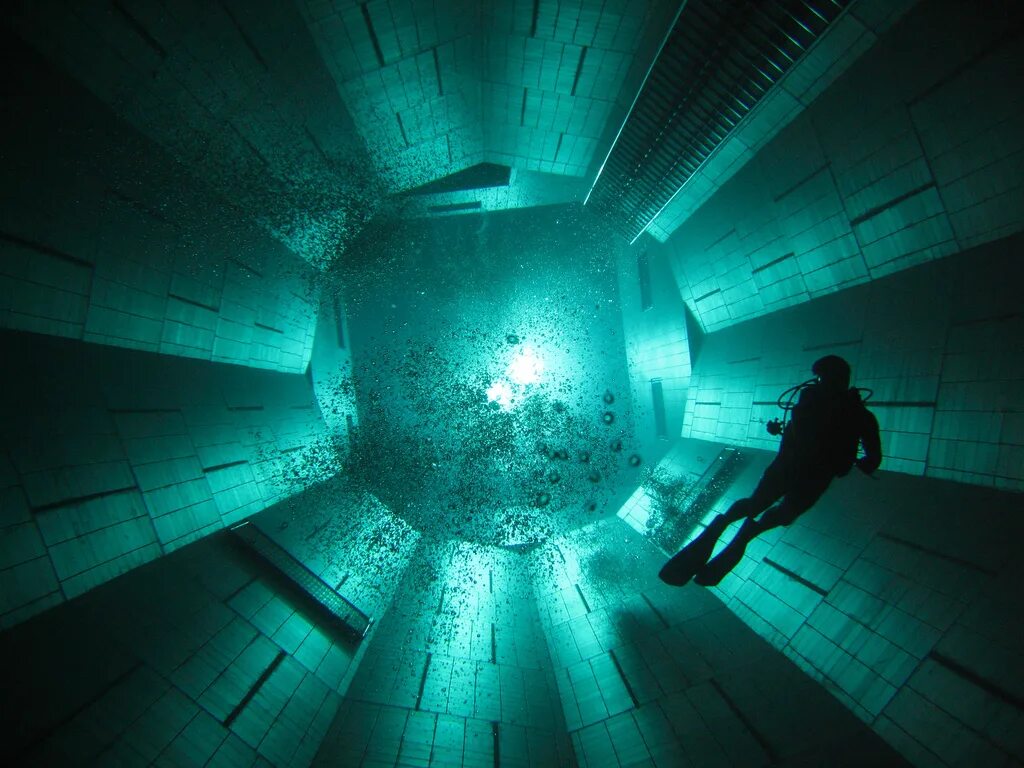 Глубокий фотки. Самый глубокий бассейн в мире немо 33. немо 33 бассейн глубина. немо 33 брюссель бельгия. бассейн немо 33 бельгия.