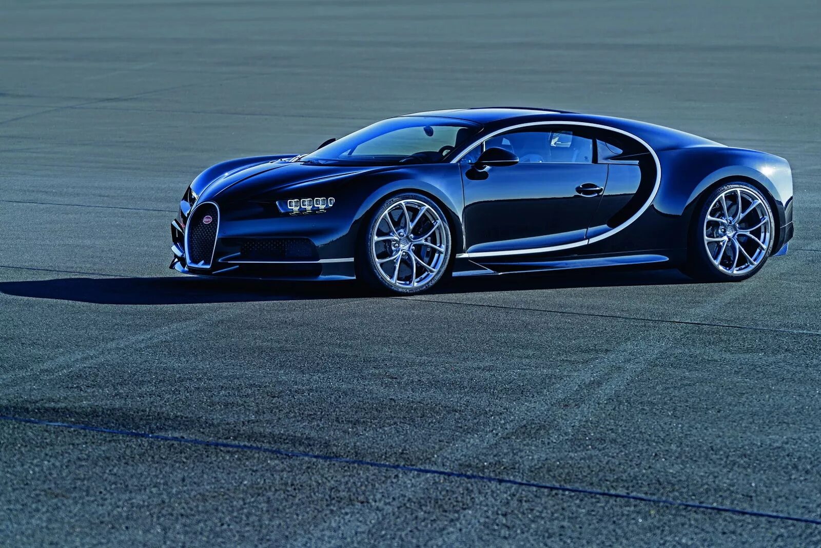 Машина bugatti chiron. Бугатти ЧИРОН. Бугатти Шерон. Бугатти ЧИРОН 2016. Бугатти Шерон 2020.