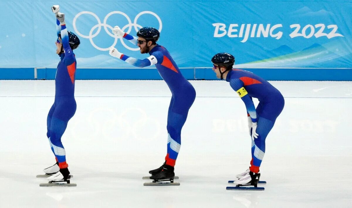 Виды спорта на коньках. Конькобежный спорт финалы. Тренажеры в конькобежном спорте. Конькобежный спорт чемпионат европы. Командные соревнования конькобежный спорт.