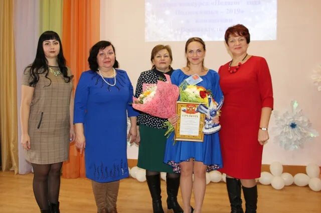 Детский сад 10 узловая. Детское окно. 14 детский сад узловая новости. Ребенок у окна. Акция окна победы.