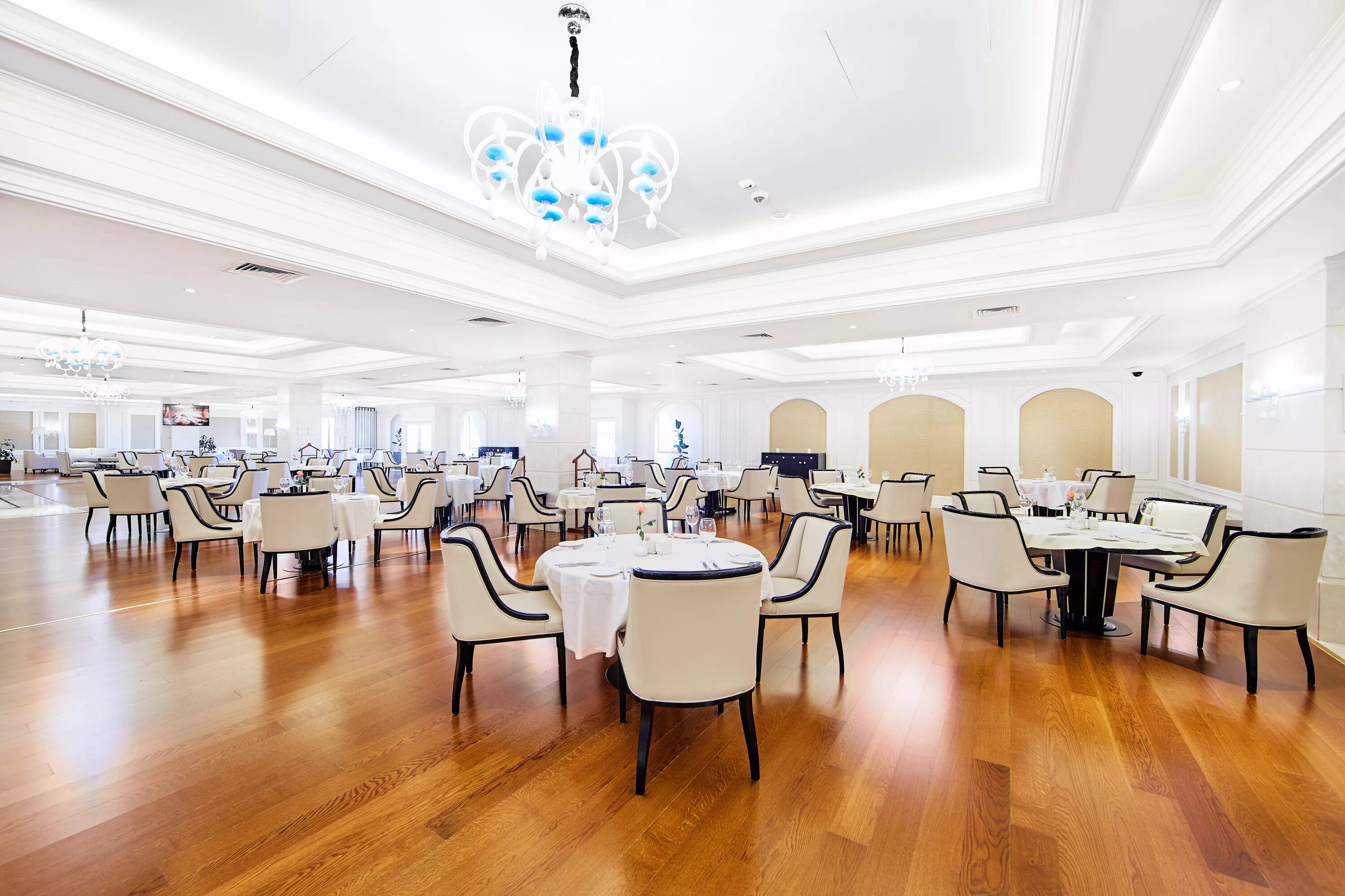 Сбер отели. Отель сбербанка в сочи красная поляна. Сбер отели. Сбер отели. Отель корпоративный центр сбербанка красная поляна.