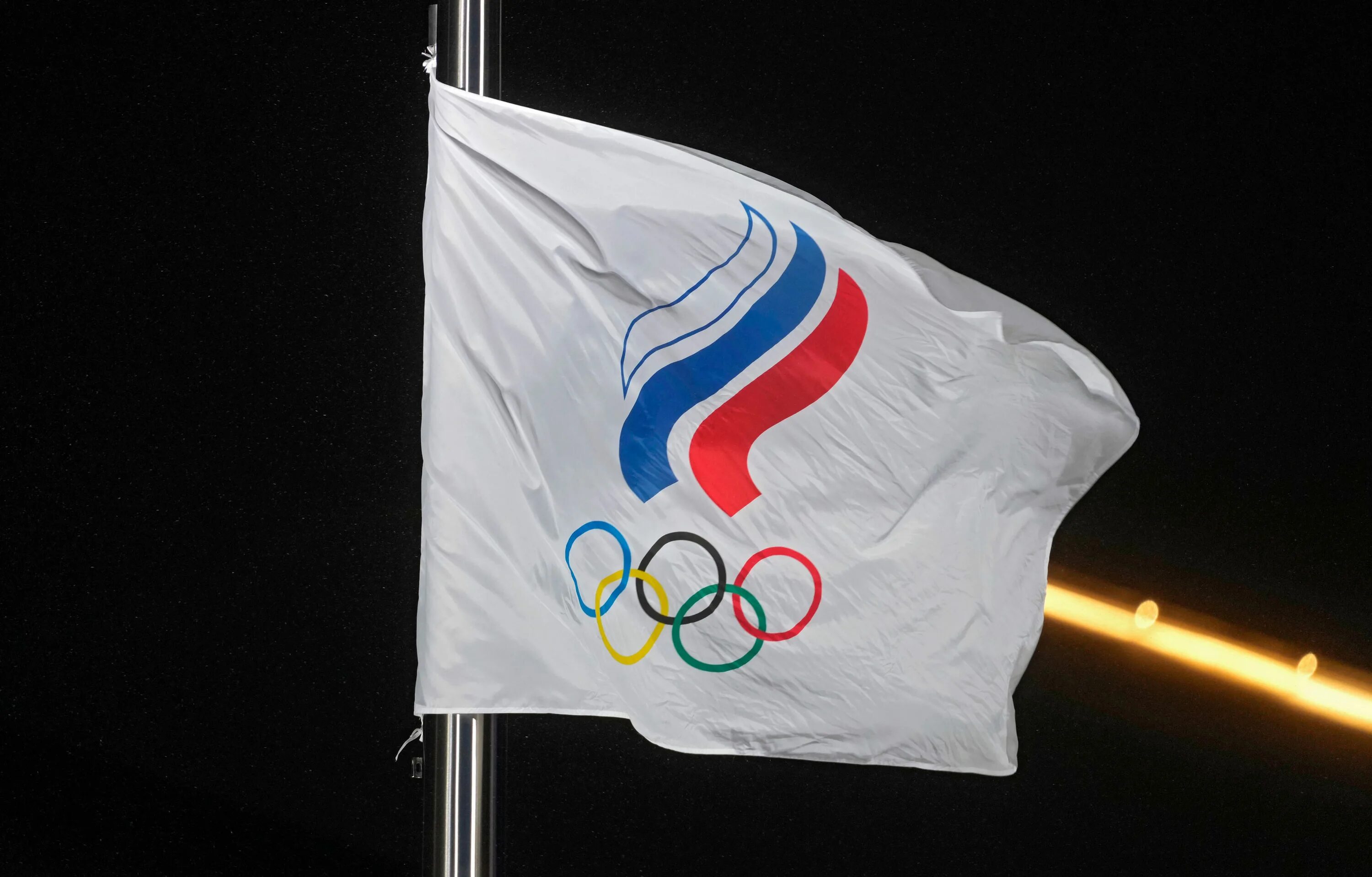 Олимпийский флаг 2022. Олимпийский флаг России на Олимпиаде 2022. Флаг олимпийского комитета. Флаг олимпийского комитета России. Флаг россии на олимпиаде 2024