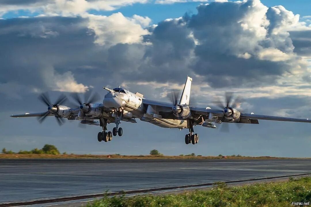 Фотография самолёта - Туполев - Ту-95МС - 317 (зав.н. 1000213419317) - КБ Туполе