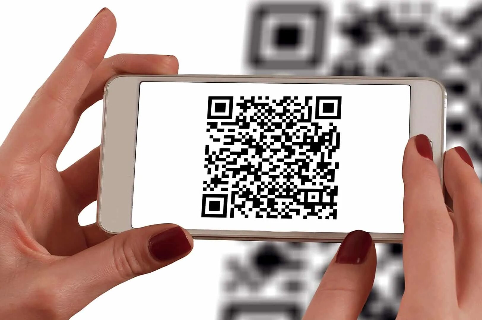 Qr код на сайте налоговой. QR код. QR код в ТЦ. Табличка с QR кодом. QR код для входа в ТЦ.