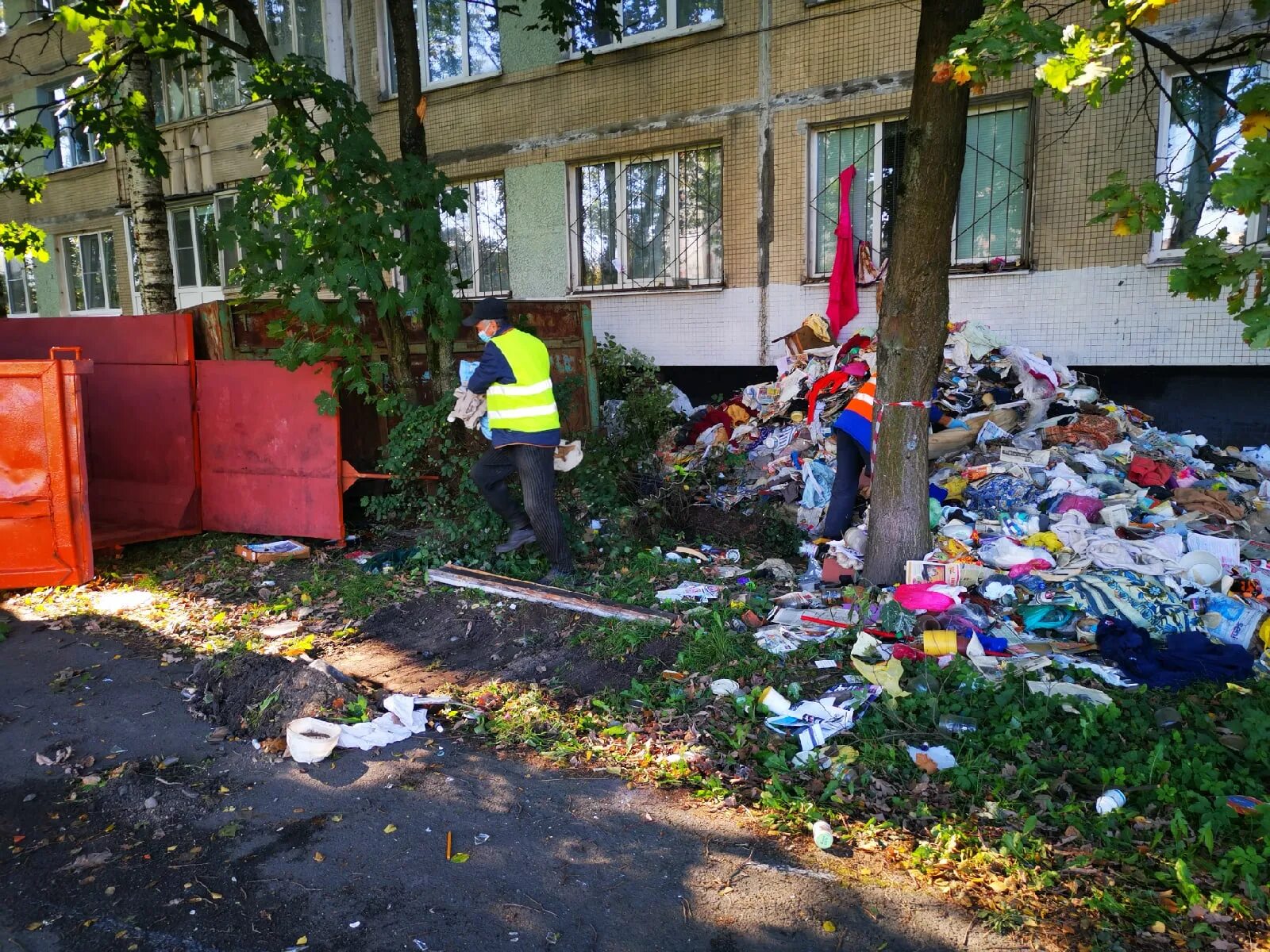 Квартира мусорка. Мусорная квартира. Помойка в квартире на Пражской.