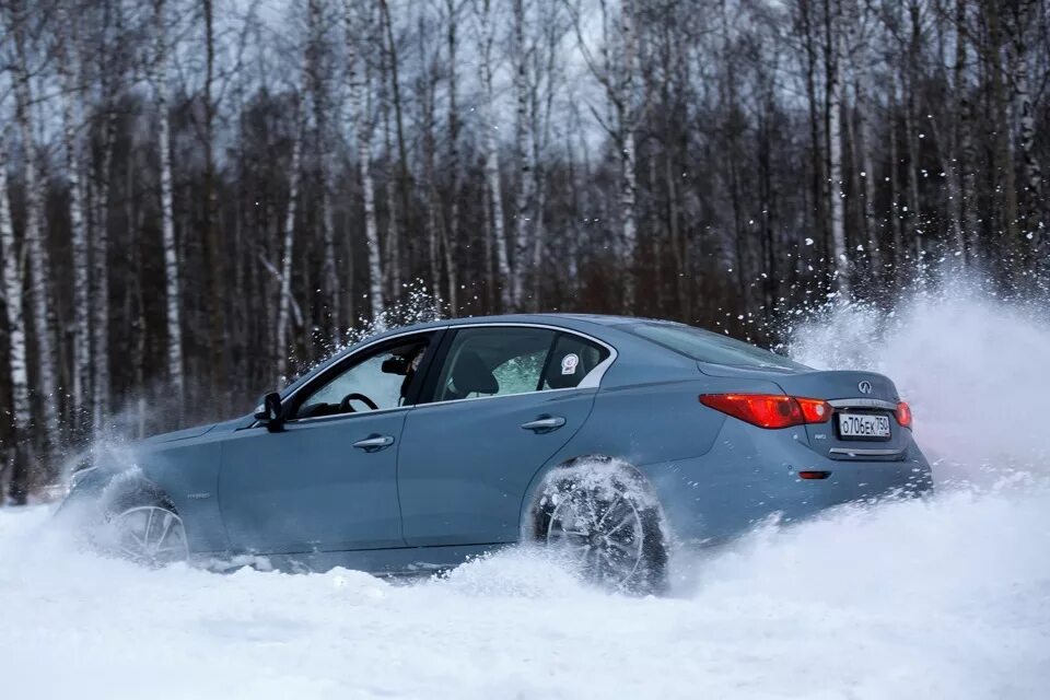 Тест драйв 2015. Infiniti q50s Hybrid. Тест драйв автомобилей. Тест-драйв зима. Машинки тест драйв.