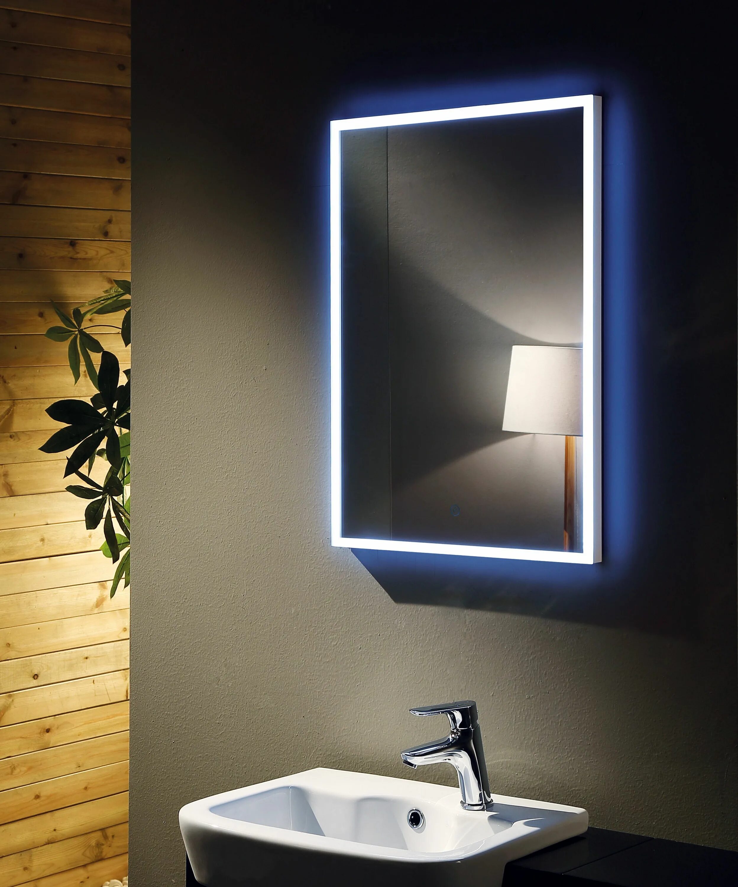 Сенсорное зеркало купить. Led Backlit Bathroom Mirror. Зеркало "Modern led" 500х1000. Зеркало с подсветкой. Зеркало в ванную комнату с подсветкой.