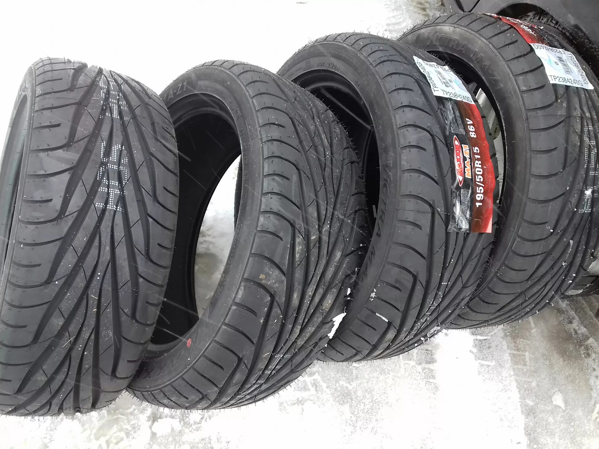 Шины б у летние r15. 195/50 R15 Maxxis Victra. Резина Максис 195 50 15. Резина Максис летняя 195/50/15. Резина Maxxis 195/50 r15.