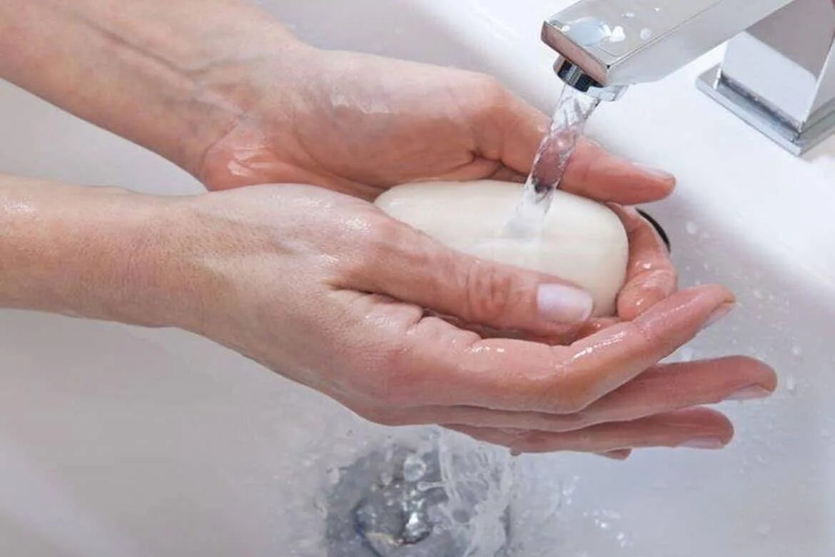 Мытье рук с мылом. Мыло для рук. Мыть руки. Вымыть руки с мылом.