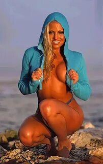 Check out more hot photos of Trish Stratus. 