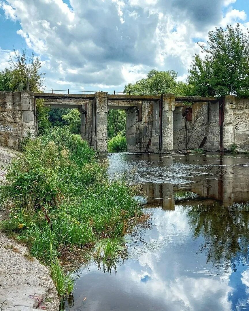 Водопад Чардымские камни Саратов. Утёс синее Лбище Саратов. Даниловский каньон Саратовская область. Даниловский каньон Саратов. Красивые места саратовской