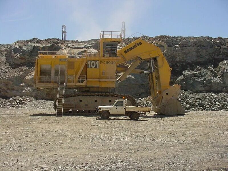 Рс 8000. Экскаватор komatsu pc8000. Komatsu pc8000. Комацу пс 8000. Коматсу пс 8000.