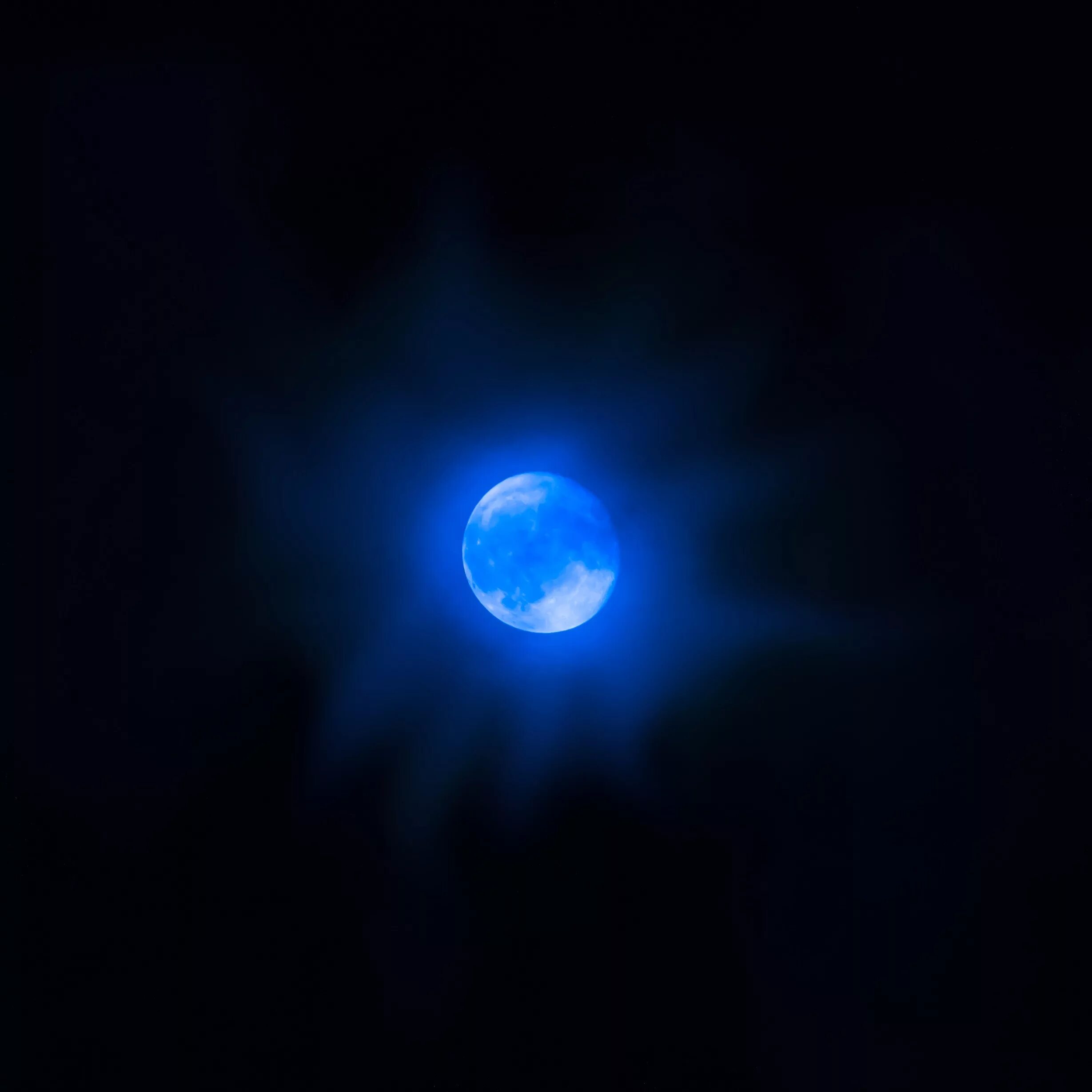 Голубая Луна явление. Голубая Луна астрономическое явление. Голубая Луна явление 2021 года. Светящаяся Луна.