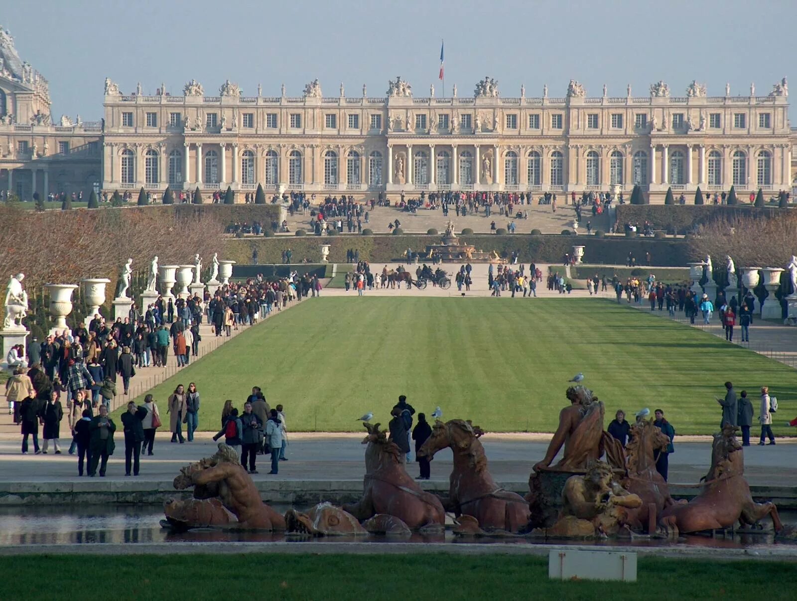 Покорение версаля. Версаль дворец Франция. Версаль Париж Версальский дворец. Версаль Франция Королевский двор. Королевская резиденция Версаль.