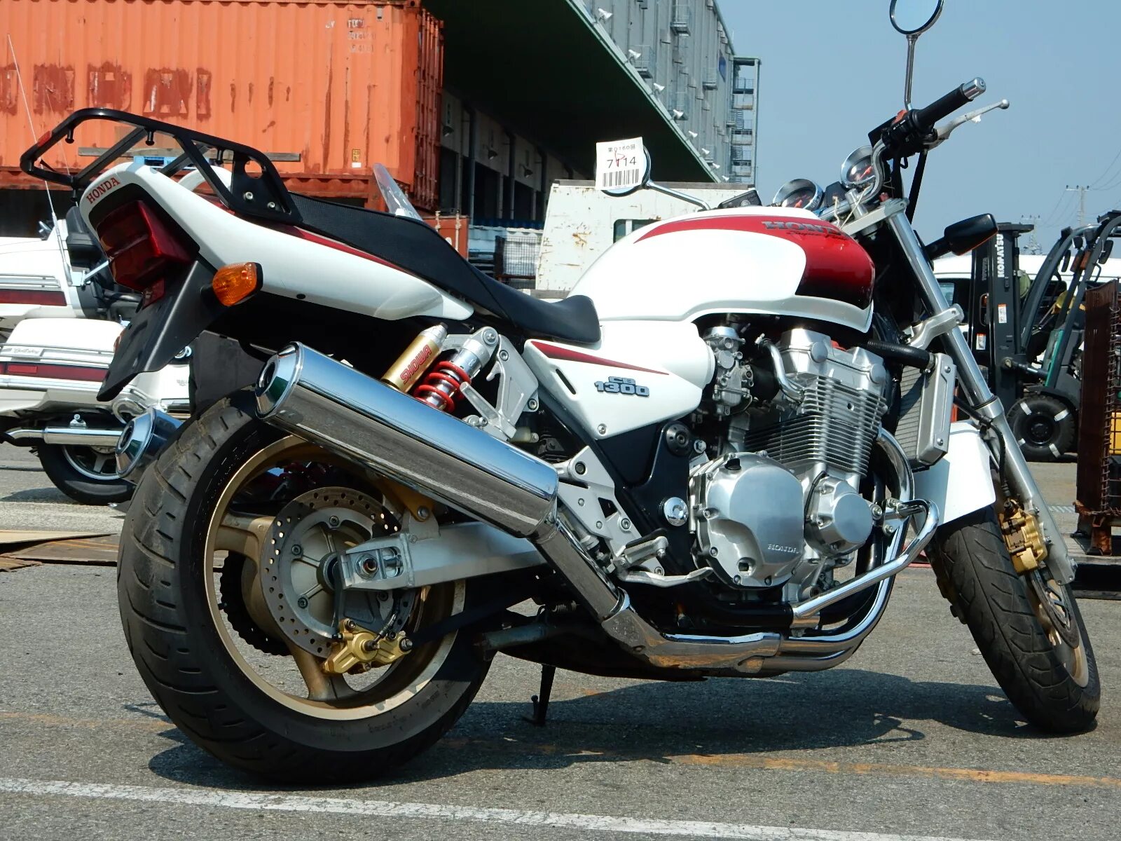 Honda cb1300sf. Honda CB 1300 кубиков. Хонда 400 кубов чоппер. Хонда 1300 мотоцикл.