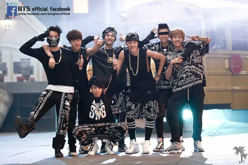 Руны бтс. Группа бтс 2013. группа бтс дебют. бтс 2013 дебют. bts 2013 дебют намджун.