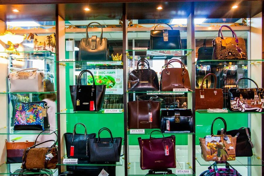 бали сумки киров каталог с ценами фото 2022. эксклюзивные сумочки. витрина магазина сумок. майкл корс сумки аутлет. магазин оригинальных сумок.