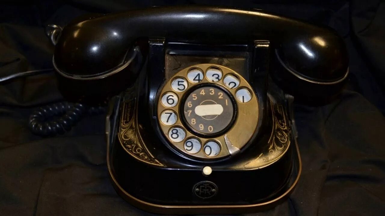 Мод на телефон. Old Phone. Very old telephone. Old telephone Modern smartphone. Говорящий телефон рингтон