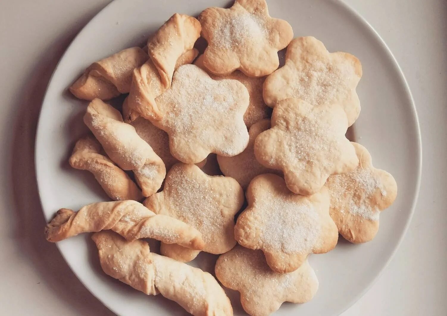 Песочное печенье в духовке. Шакер пури восточное печенье. Домашнее печенье на сливочном масле в духовке. Домашнее печенье на сливочном масле в духовке. Печенье из медового теста.