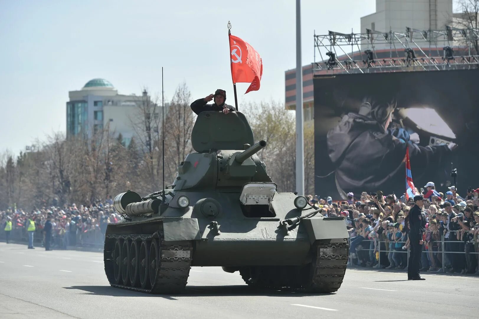 Парад в верхней пышме. Парад победы в верхней пышме 2025. верхняя пышма день победы 2025. верхняя пышма парад 9 мая танки. верхняя пышма 9 мая 2025.