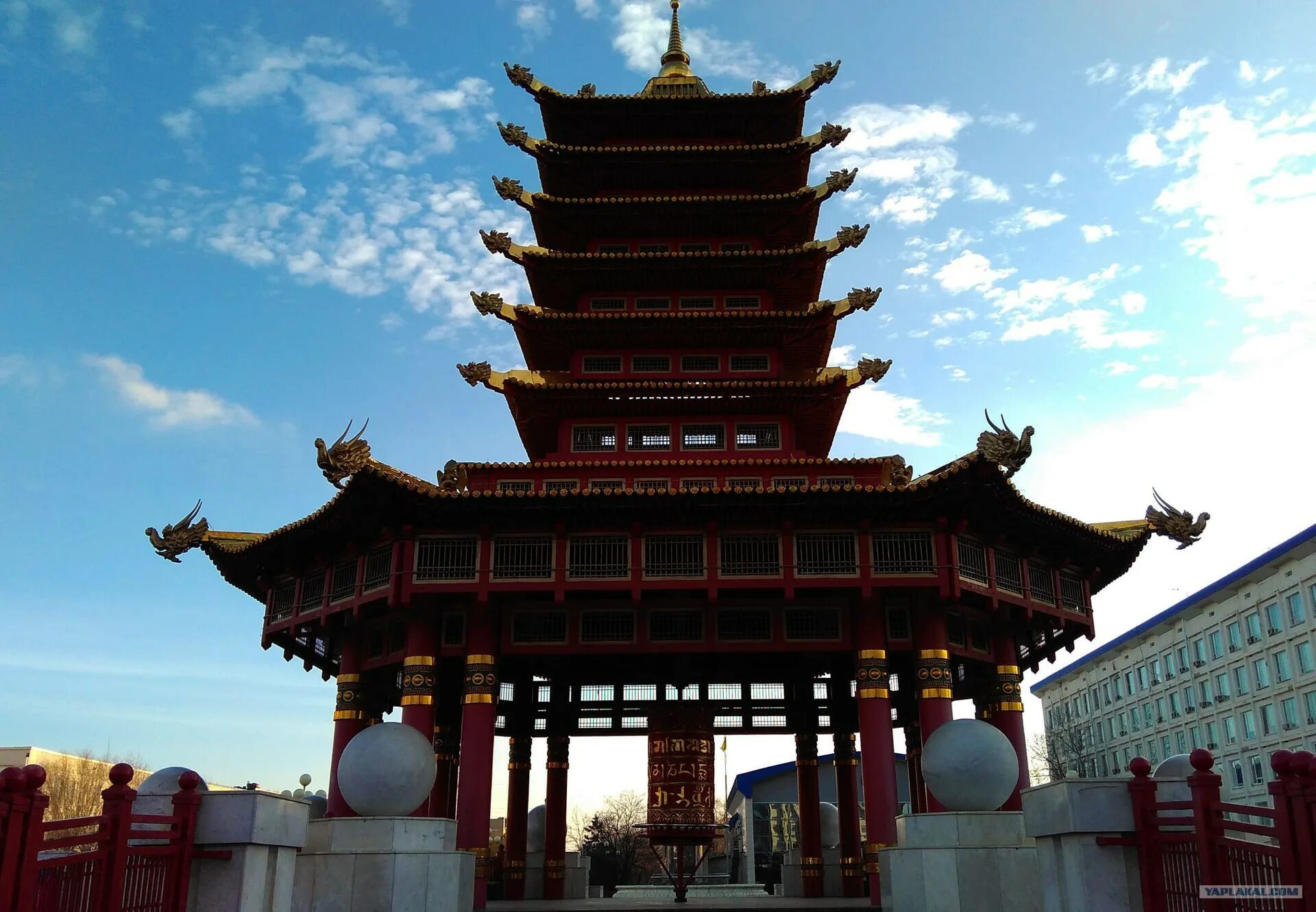 Пагода буддийский храм в Бурятии. Пагода храм, Шанхай.. Буддийские Священные сооружения пагода. Буддийский храм Падога. Церковь культовое сооружение