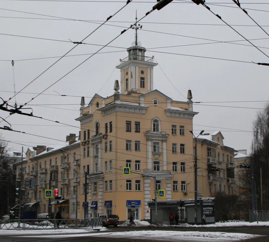 Сталинки на проспекте Ленина Барнаул. Сталинский дом на проспекте Ленина Ярославль. Проспект Ленина Ярославль дом сталинка. Ленинский проспект сталинский дом.