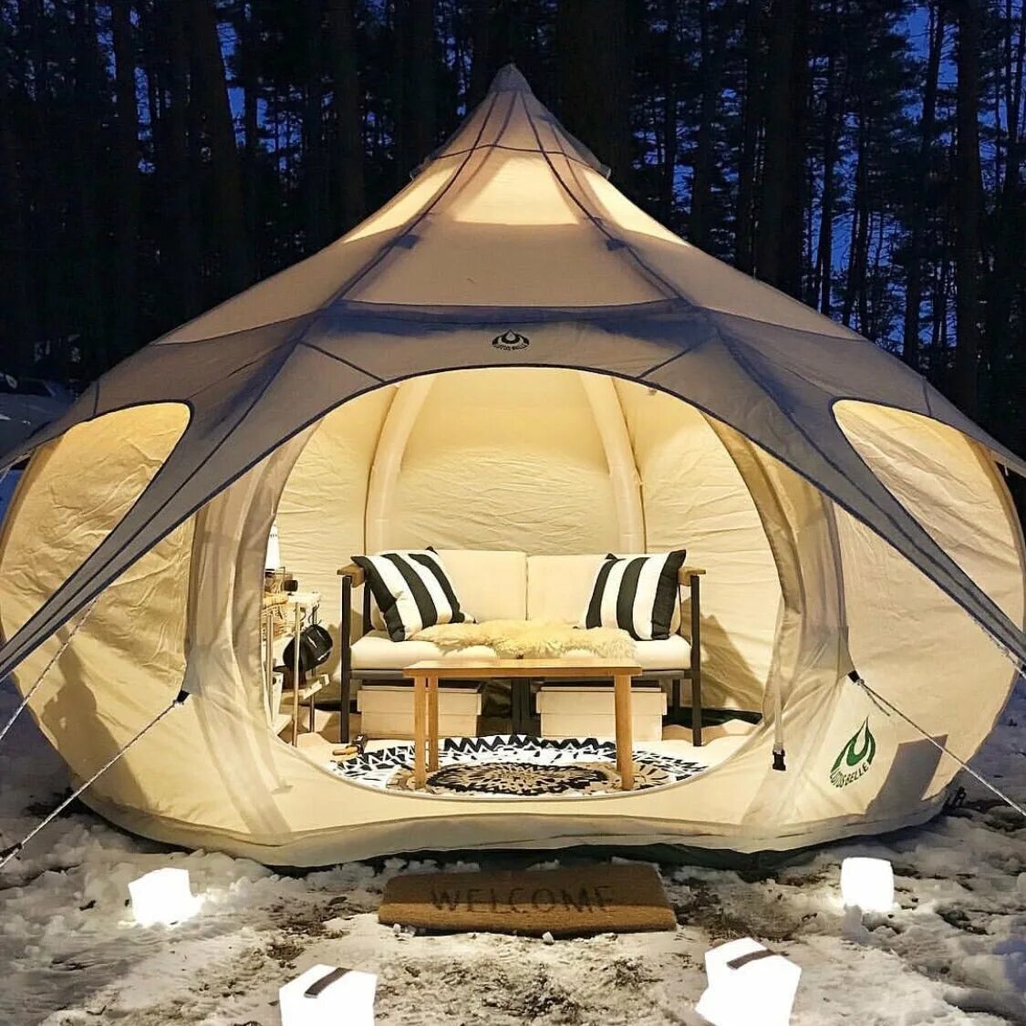 Надувная кемпинговая мебель. Палатка Лотус Белл. Палатка Lotus Belle Tent. Лотус тент глэмпинг. Надувные глэмпинг- глэмпинг палатки.
