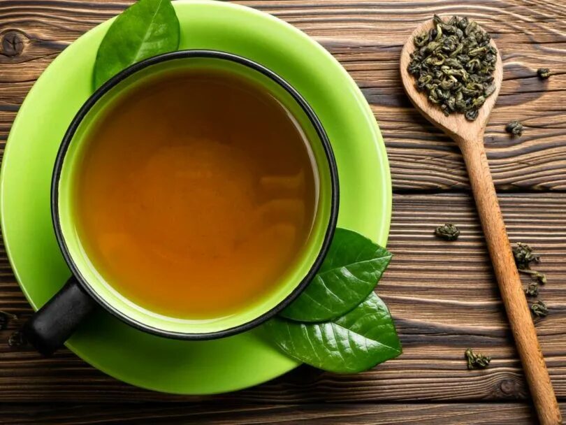 Зеленый чай утром. Зеленый чай Green Tea. Чашка зеленого чая. Кружка чай. Чашка с зеленым чаем.