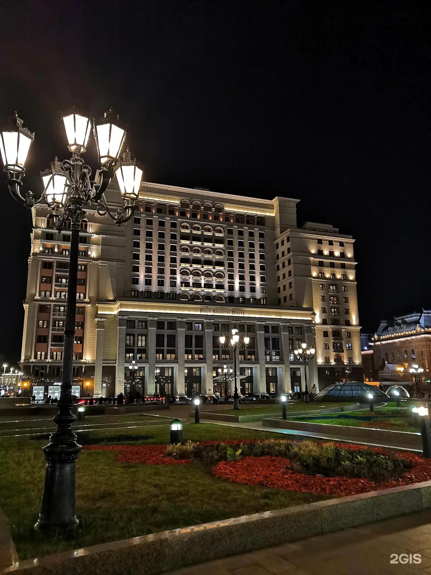 Гостиницы москва охотный. Four Seasons Москва Охотный ряд. Гостиница «Москва» (four Seasons Hotel Moscow). Гостиниц "Москва" (ул. Охотный ряд, 2). Охотный ряд 2 гостиница.