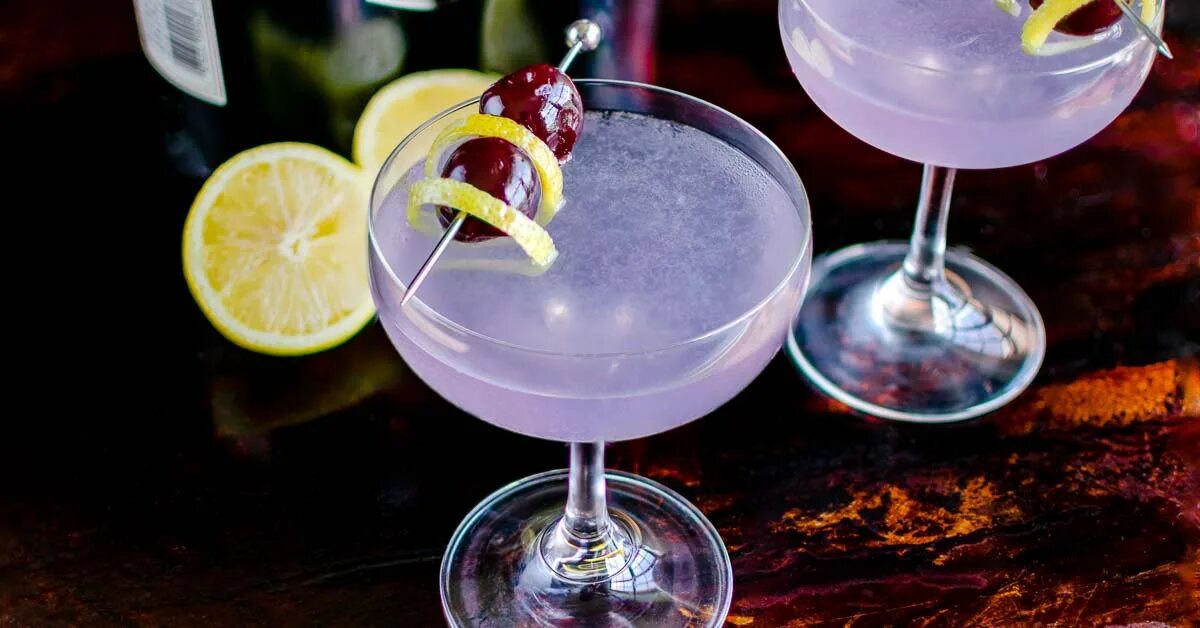 Коктейль. Коктейли с джина. Коктейли с джина. Gin fizz коктейль. Джин коктейль леди чаттерлей.