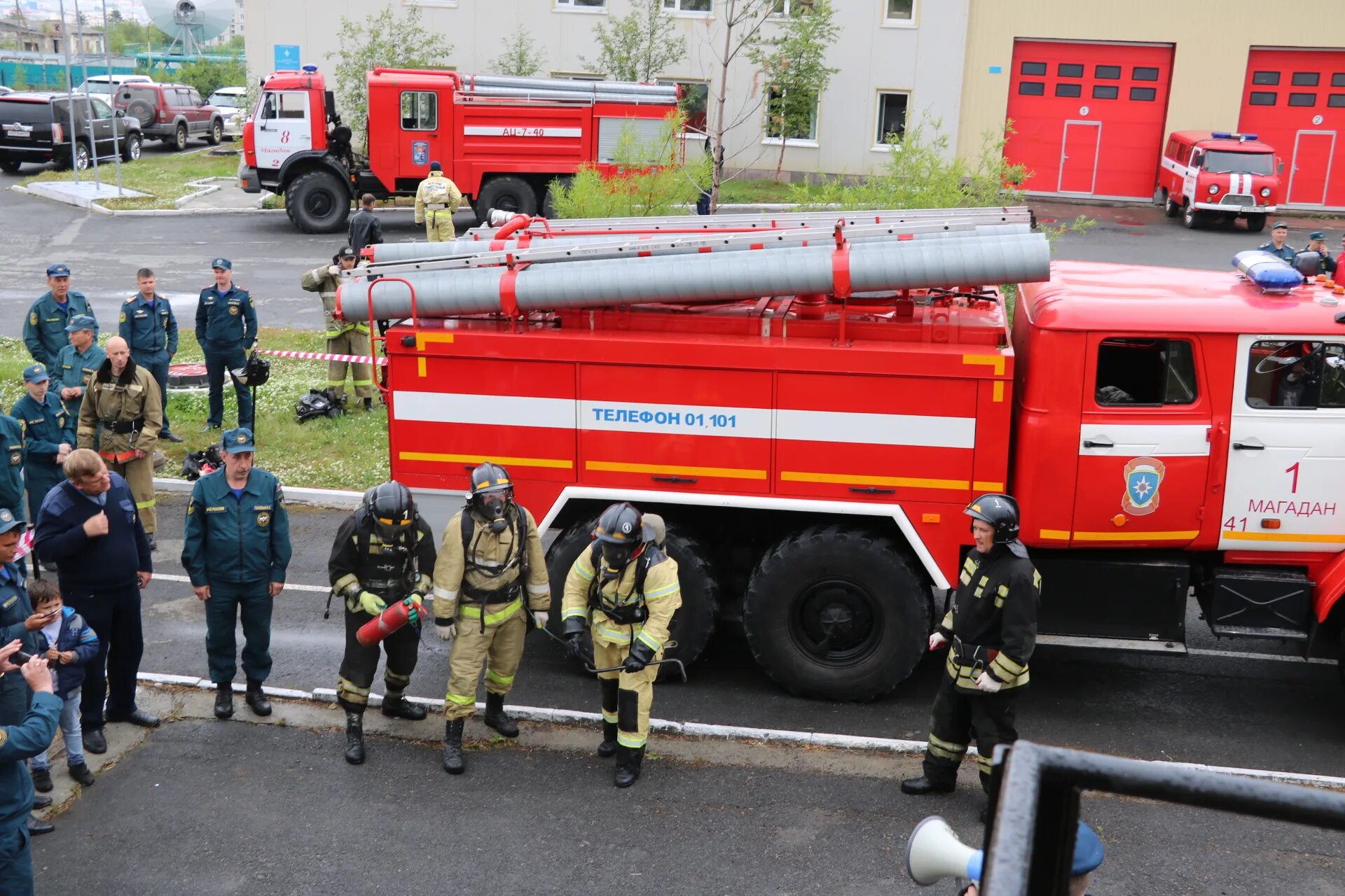 Пожарно спасательный центр смоленск. ПСЦ Магадан. Пожарно спасательный центр Магадан. Пожарный ГДЗС. Пожарно спасательное звено.