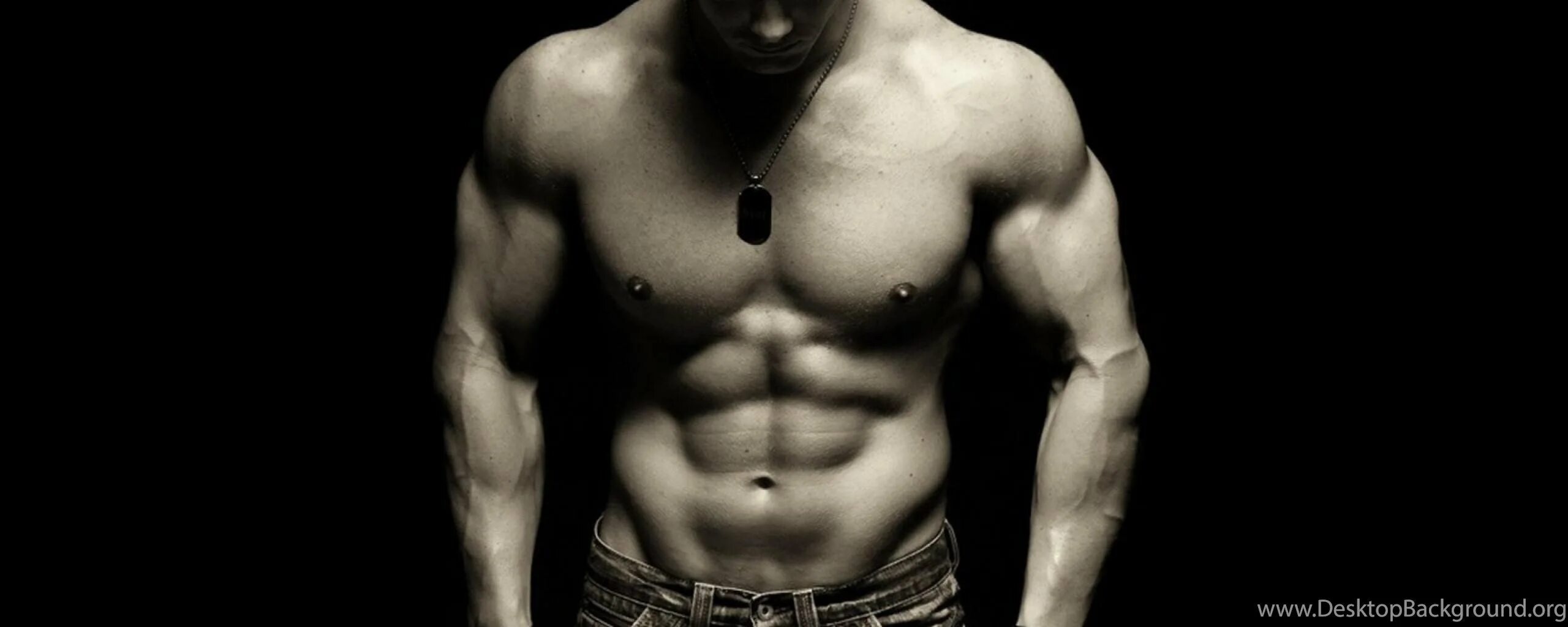 Качок в темноте. Мужской торс. Спортивное мужское тело. Накаченный торс. Красивые мышцы.