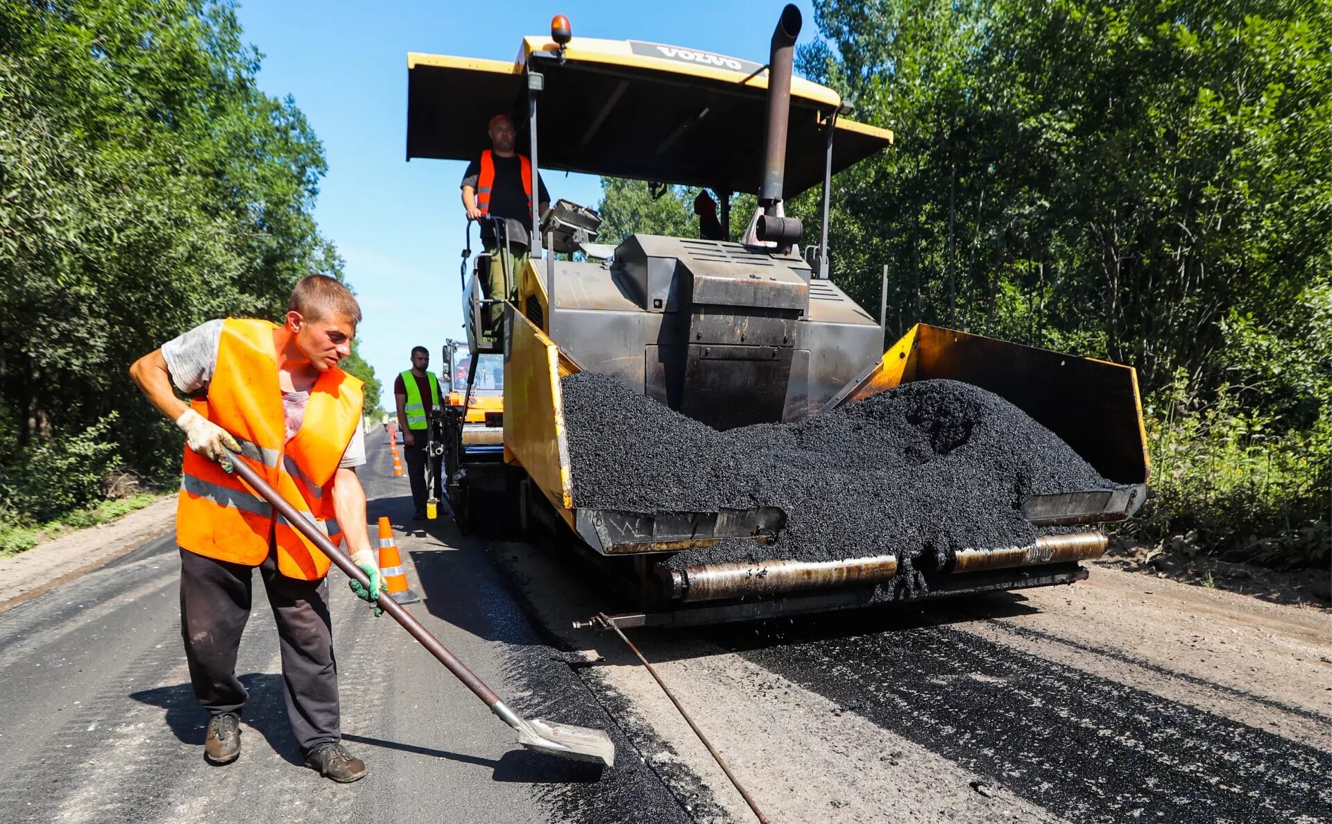 Ремонт дорог. Ремонт дороги. Дорожный рабочий. Дорожное хозяйство. Repair roads