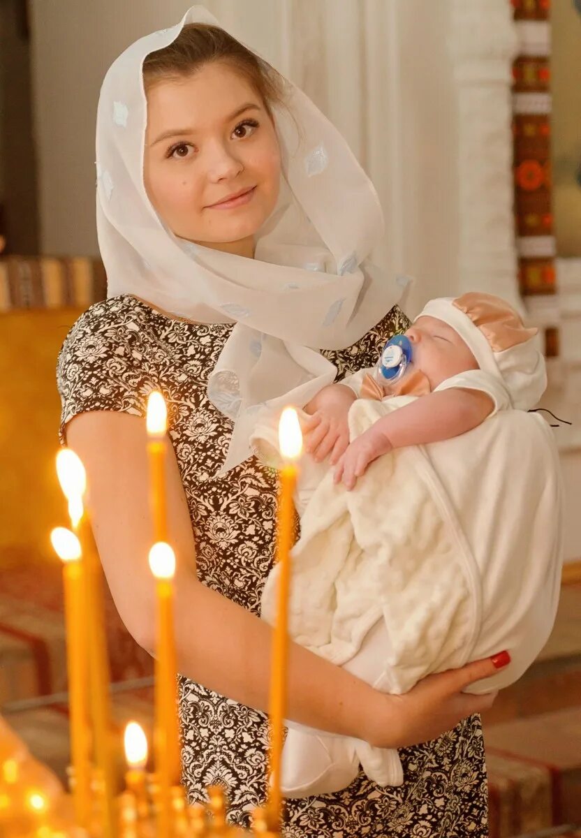 Что должна покупать крестная. Крещение ребенка. Фотосъемка детей в храме. Фотосессия на крестины ребенка. Платье на крестины.