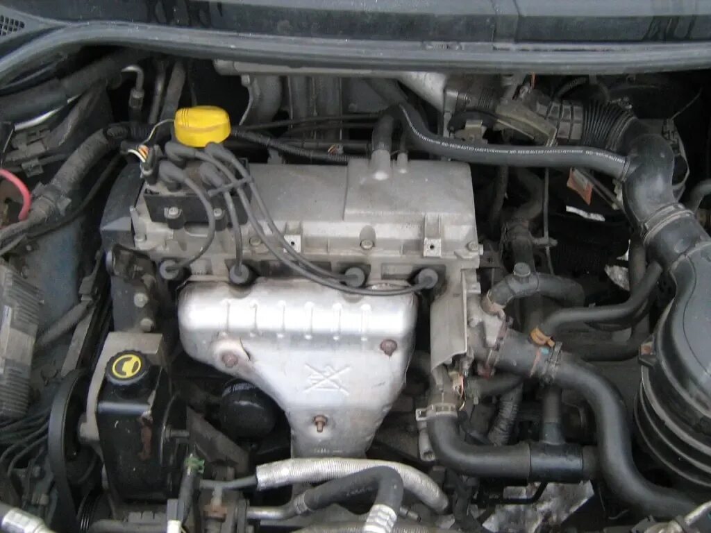 Renault scenic двигатели. Рено Сценик 1 двигатель 1.6 бензин. Двигатель Рено Сценик 1. Двигатель Рено Меган 1. Рено Меган 1998 мотор.