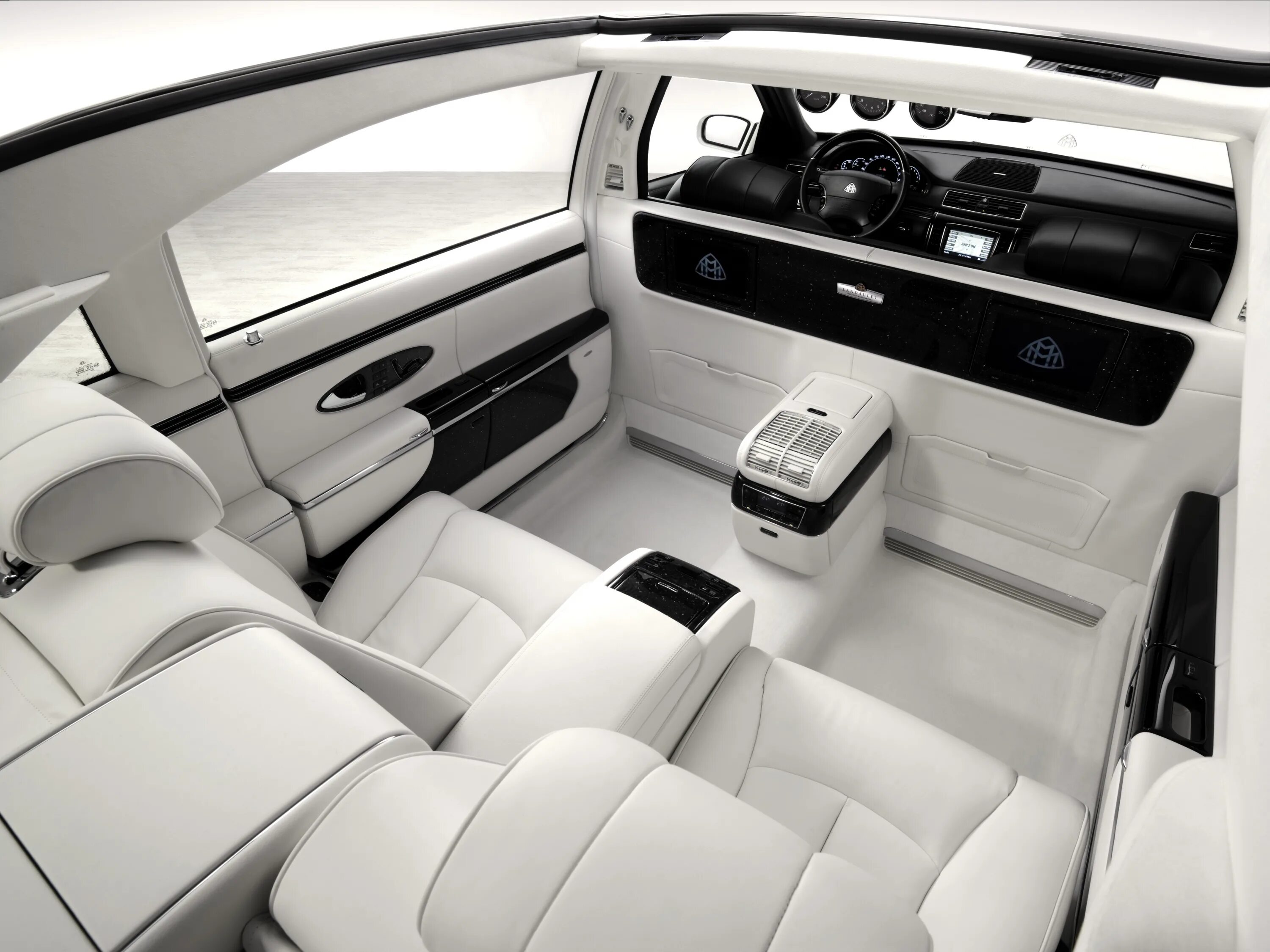 Белый салон в авто. Майбах 62s. майбах 62s landaulet. mercedes-maybach s62. maybach 62s landaulet салон.