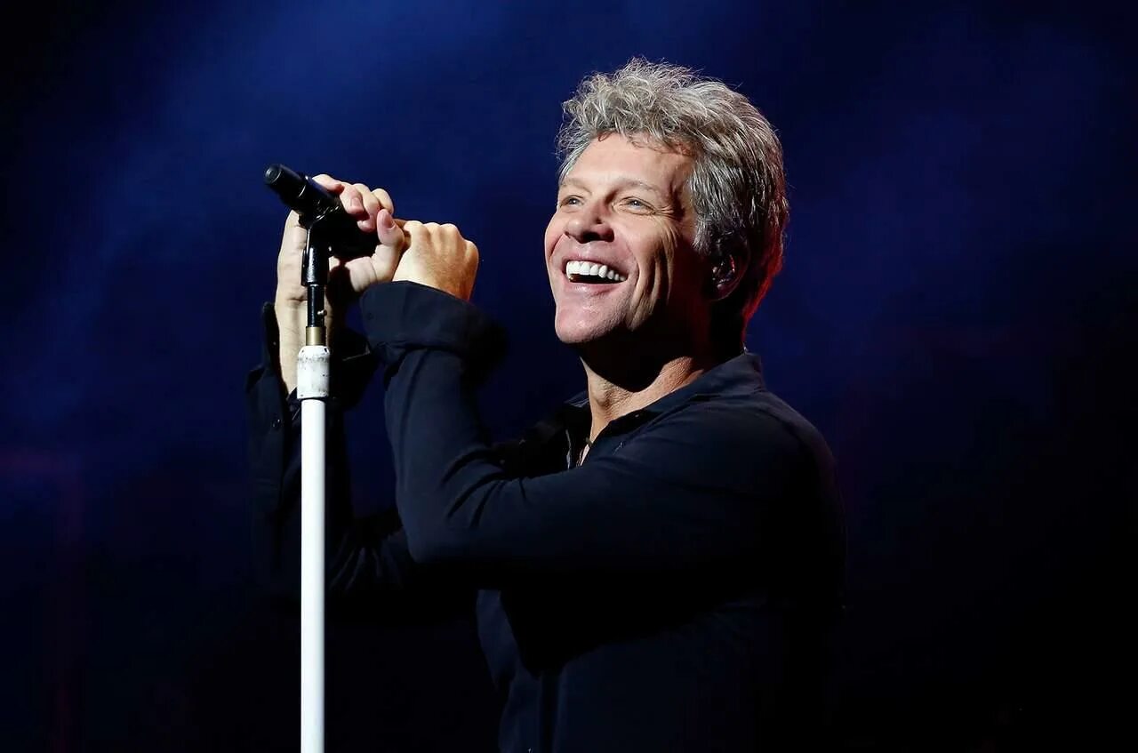 Bon jovi концерт видео. Bon Jovi. Jon bon Jovi. Джон Бон Джови 2021. Джон Бон Джови в молодости.