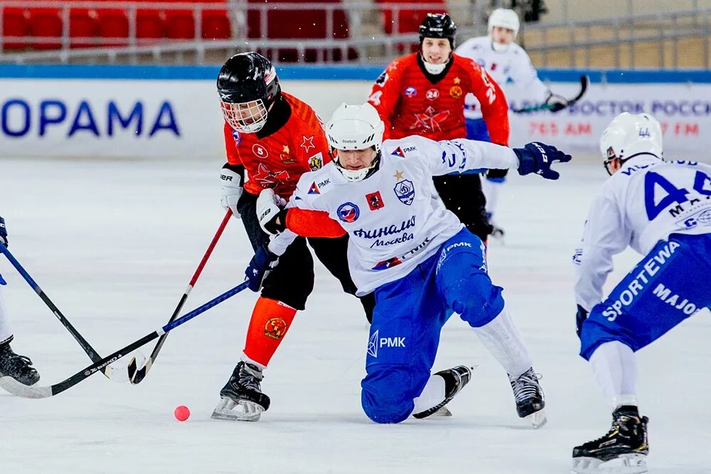 юрий шардаков хоккей с мячом. нефтяник динамо москва. динамо москва ска нефтяник. «динамо» москва — «ска-нефтяник» хабаровск. динамо ска нефтяник.