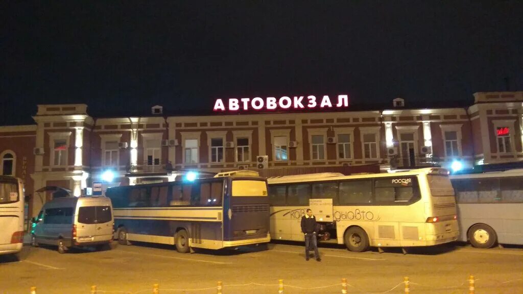 Привокзальная площадь 5 Краснодар автовокзал. Автовокзал Краснодар 1 автобусы. Привокзальная площадь Колпино. Краснодар-1 автовокзал ночью.