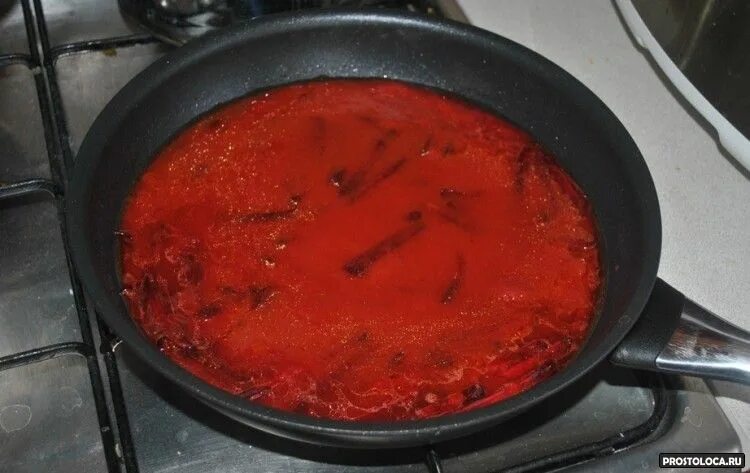 Печень на сковороде с томатной пастой