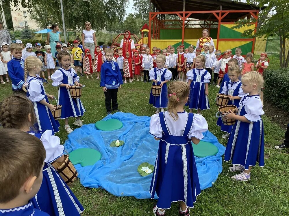 Хоровод каравай на день рождения в детском саду. Хороводная игра каравай. Празднование др в детском саду. Дети вдетском саду каравац. Хоровод детей в доу.