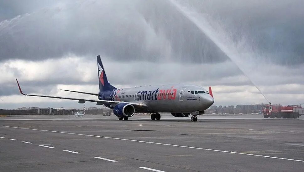 Самолет авиакомпании смартавиа. Боинг 737-800 смартавиа. боинг 737 смартавиа. боинг 737 смарт авиа. самолёт боинг 737 смартавиа.