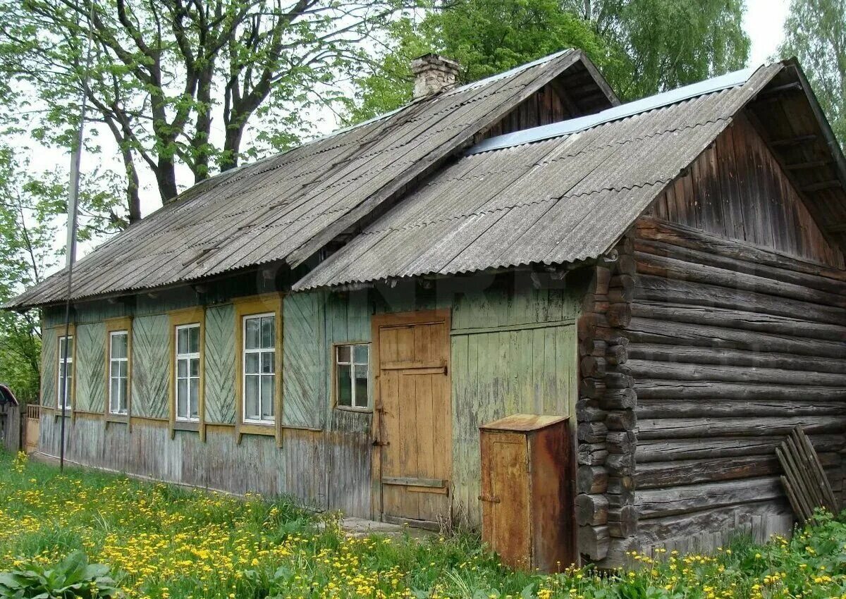 Ветхий деревенский домик. Старенький деревенский домик. Старые Деревенские дома. Старый дачный домик. Дома старого образца