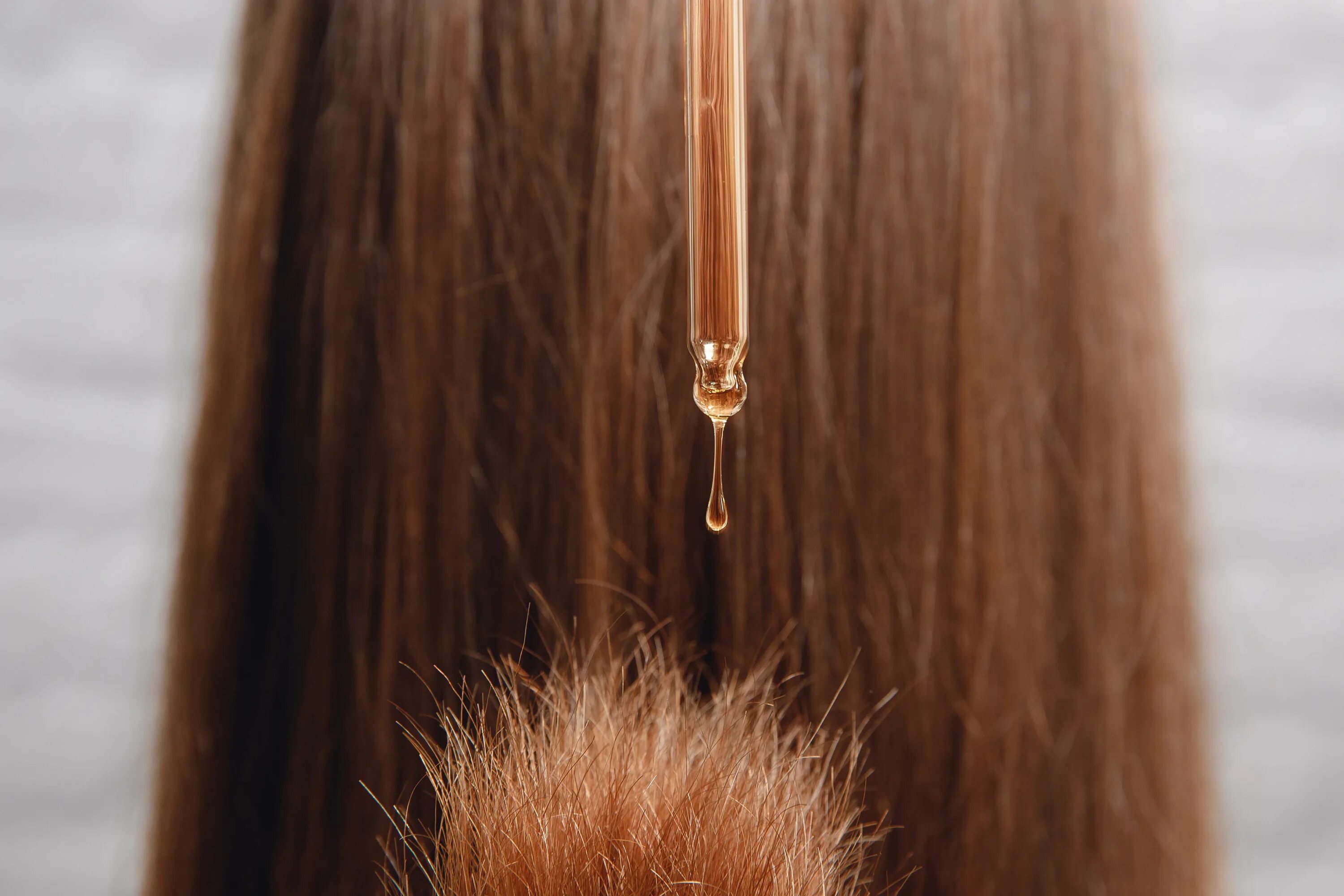 Прядь торчащих волос. Hair drop. картинка гладкие волосы и капля масла.