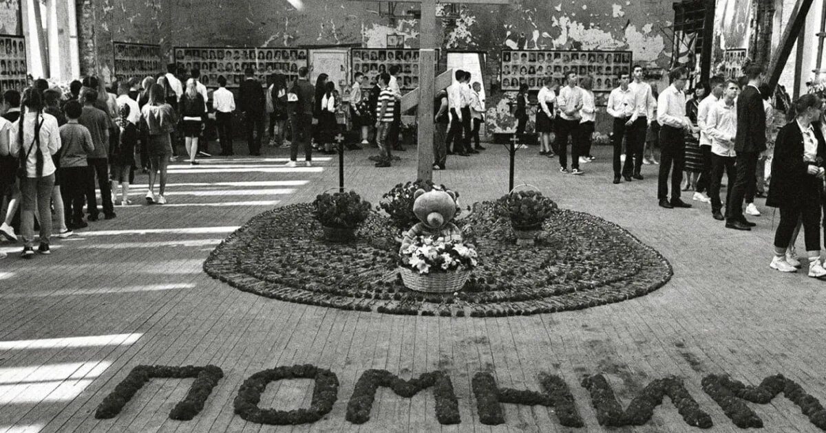 Какая годовщина беслана. В 2004 году захвачена школа в беслане. Какая годовщина беслана. Годовщина беслана день памяти в детсаду 29 медвежье озерский. Какая годовщина беслана.