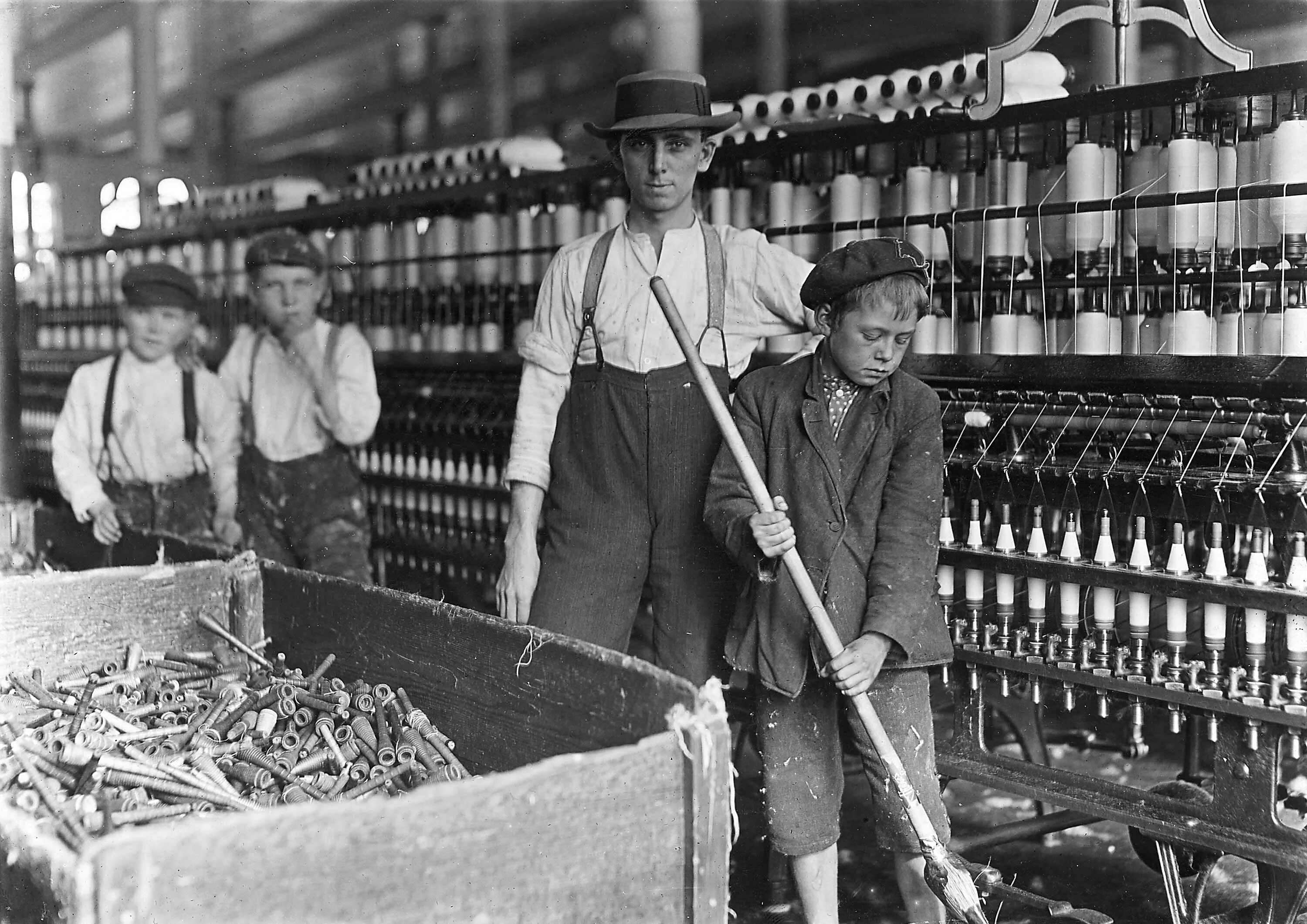 Завод начало 20 века. Детский труд в Англии 19 века. Индустриальное общество США 19 век. Индустриальное общество США 20 век. Детский труд Великобритании 19 век.