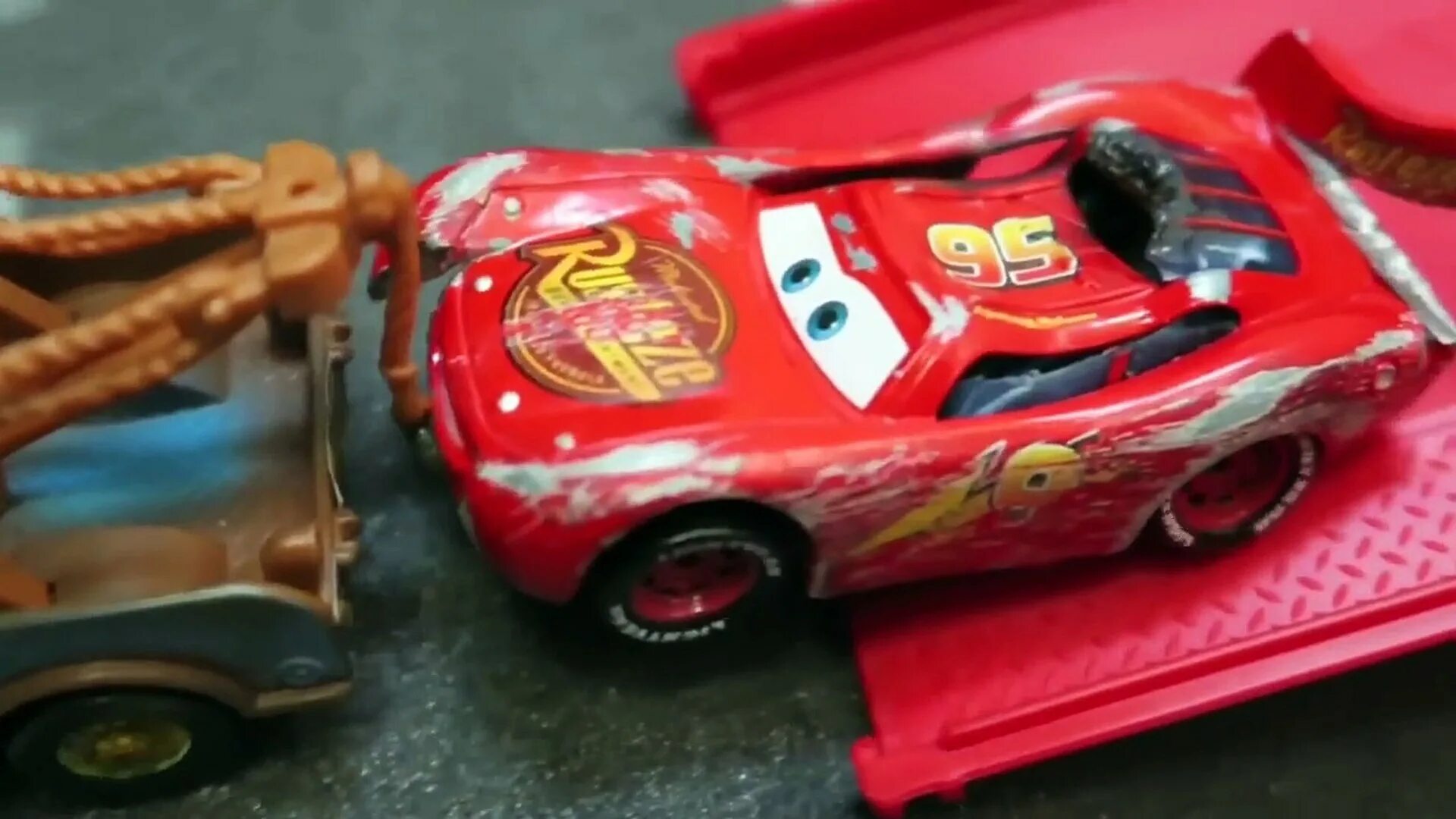 Cars 3 Lightning MCQUEEN crash. Cars 3 Lightning MCQUEEN Rust Eze Toy. Cars 3 MCQUEEN crash Rust Eze. Cars 3 Lightning MCQUEEN crash Toys.